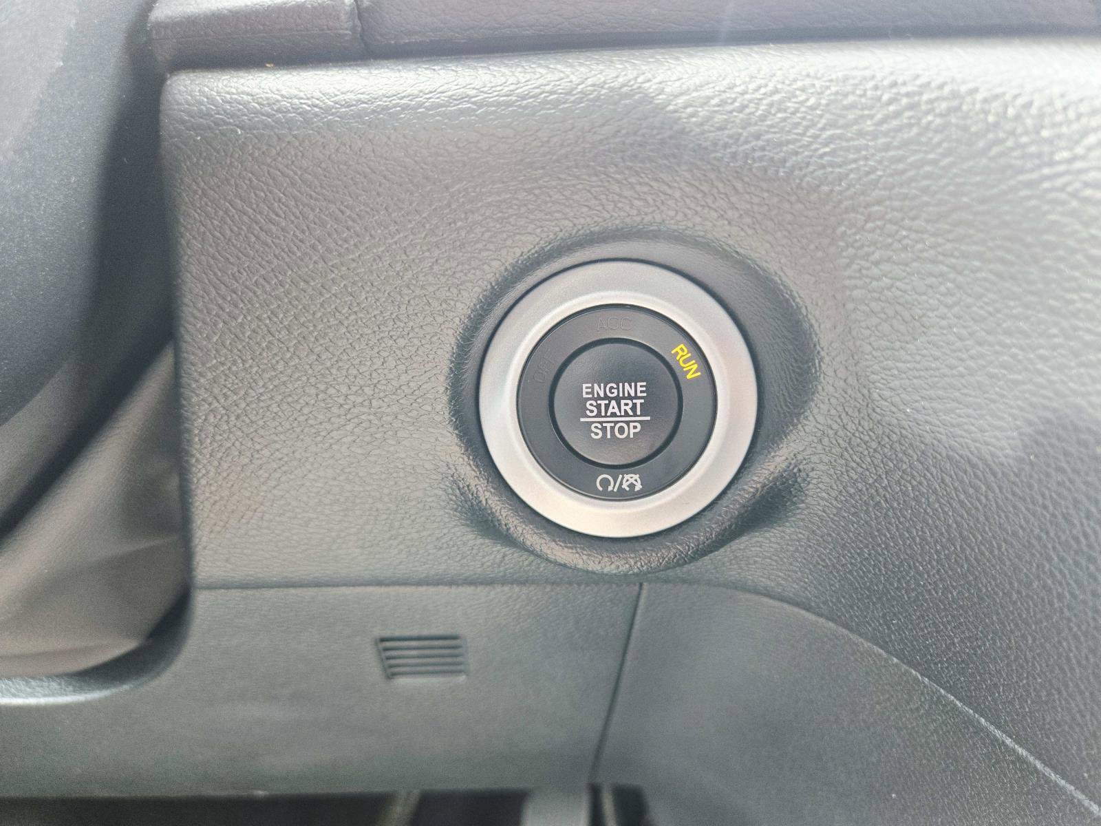 Used 2025 Chrysler Pacifica Select image 34