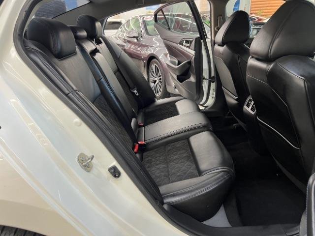Used 2017 Nissan Maxima SR w/ Midnight Edition FWD image 32