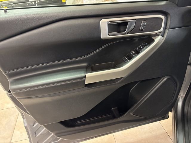 Used 2022 Ford Explorer XLT image 12