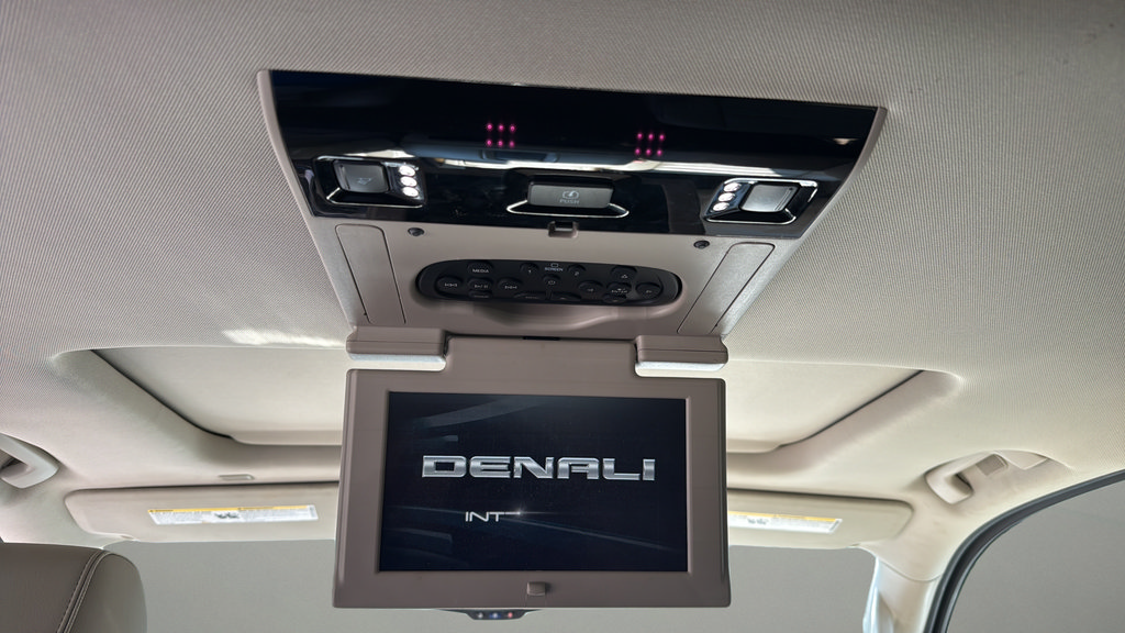 Used 2017 GMC Yukon Denali w/ Open Road Package AWD/4WD image 19