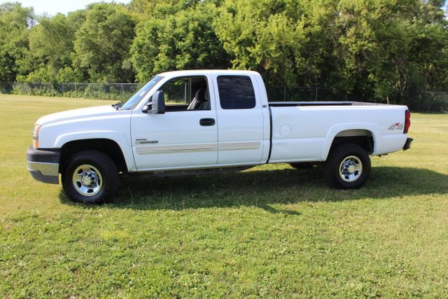 Used 2004 Chevrolet Silverado 2500 LS w/ Heavy-Duty Power Package image 3