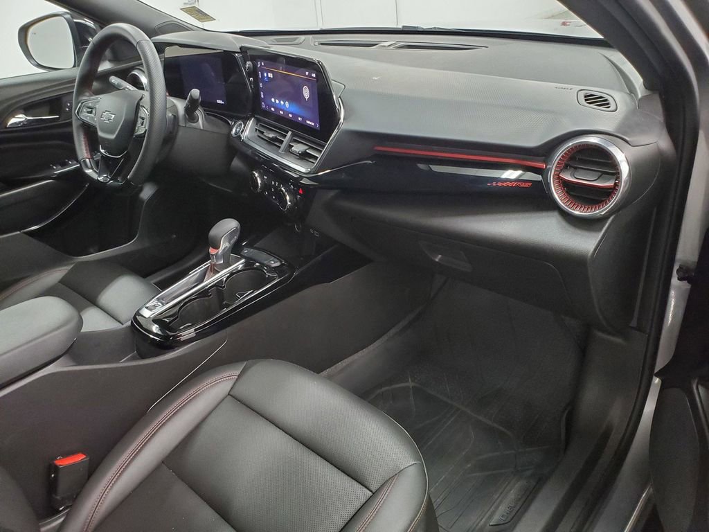 Certified 2025 Chevrolet Trax RS w/ Driver Confidence Package image 11