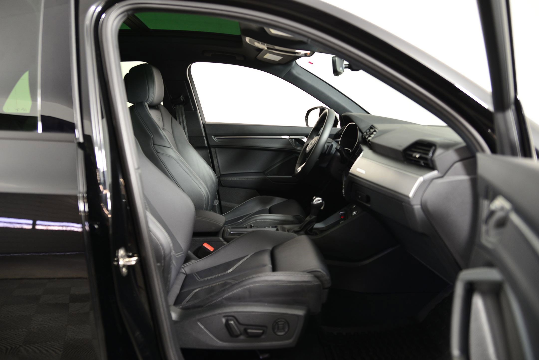 Certified 2025 Audi Q3 2.0T Premium w/ Convenience Package image 20