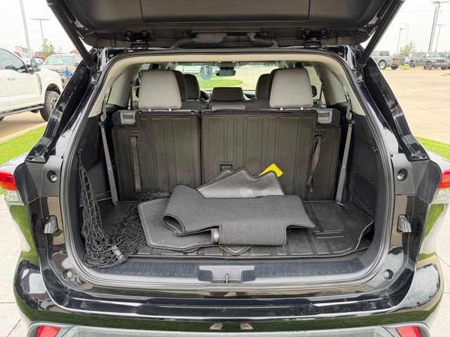 Used 2023 Toyota Highlander LE image 8
