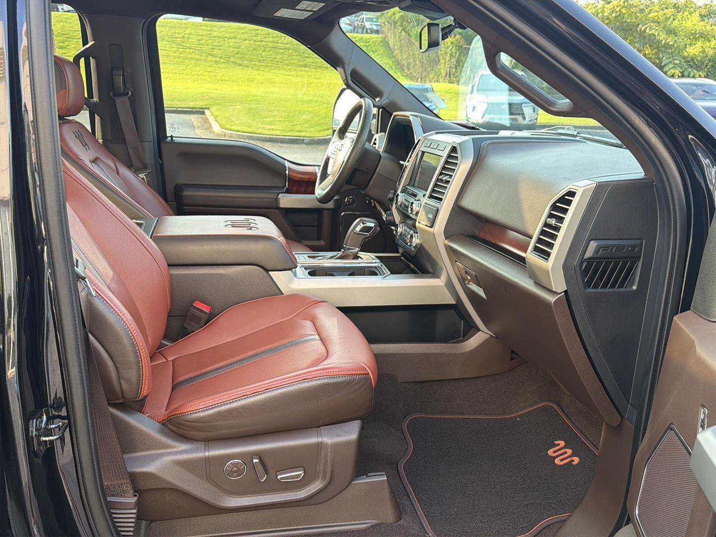 Used 2019 Ford F150 King Ranch w/ Equipment Group 601A Luxury AWD/4WD image 14