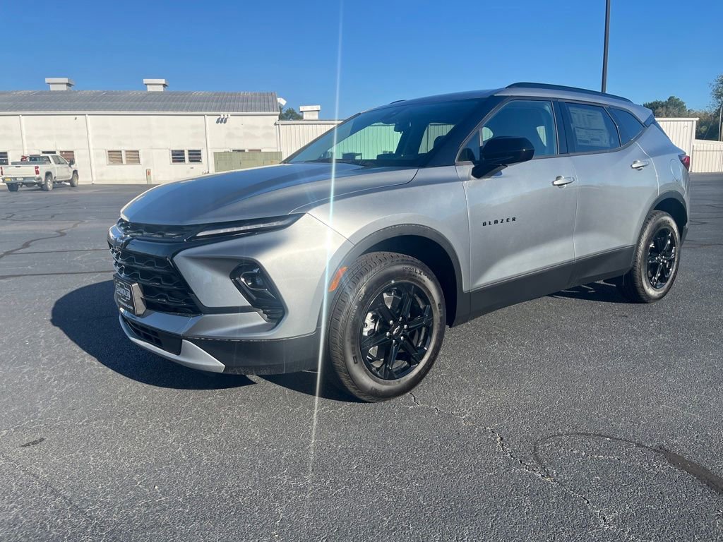 New 2025 Chevrolet Blazer LT w/ Midnight/Sport Edition image 4