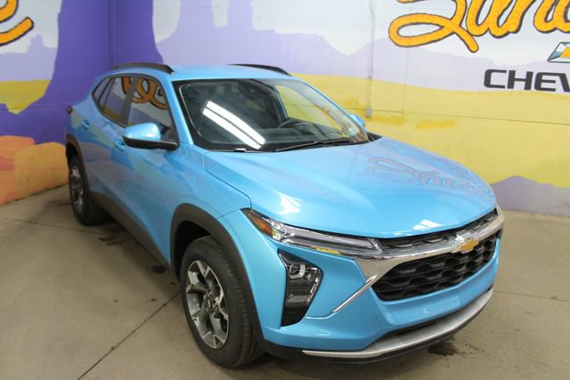 Used 2025 Chevrolet Trax LT w/ Driver Confidence Package FWD image 2