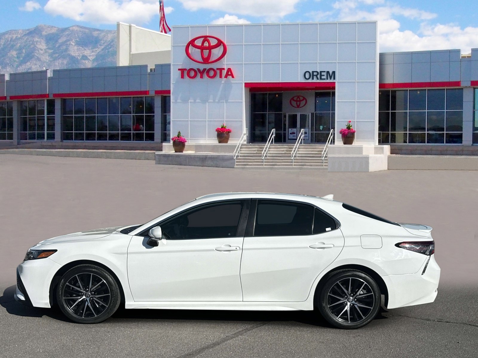 Used 2024 Toyota Camry SE image 6