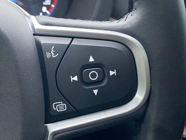 Used 2021 Volvo XC60 T5 Momentum w/ Protection Package Premier image 21