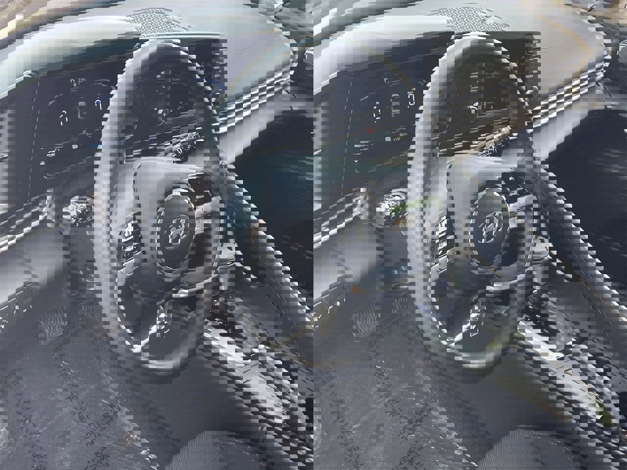 Used 2024 Hyundai Elantra SE image 17