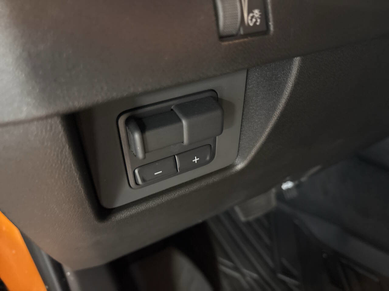 Used 2025 Chevrolet Colorado Z71 w/ Z71 Convenience Package 2 image 17