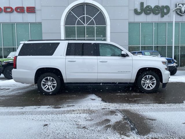 Used 2017 Chevrolet Suburban LT image 4