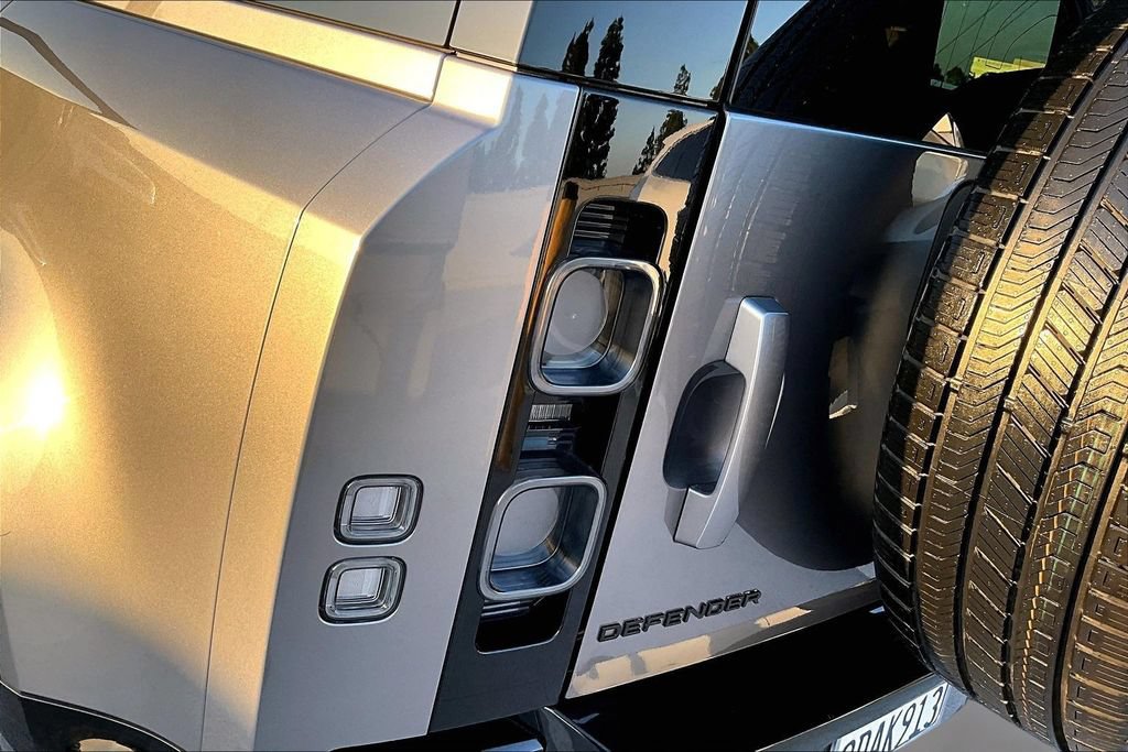 Certified 2023 Land Rover Defender 110 X AWD/4WD image 21