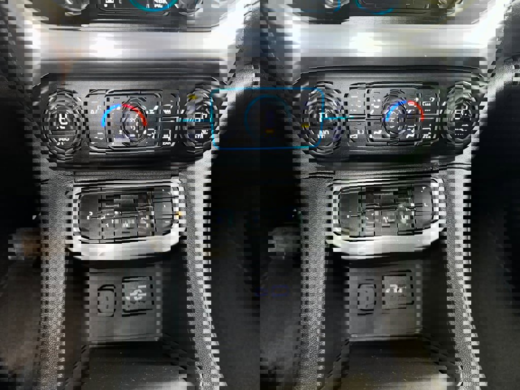 Certified 2023 GMC Acadia SLE w/ Driver Convenience Package image 13