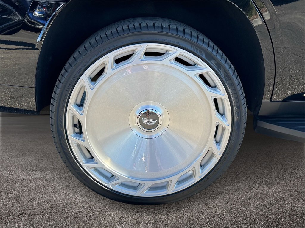 Used 2025 Cadillac Escalade Premium Luxury image 8