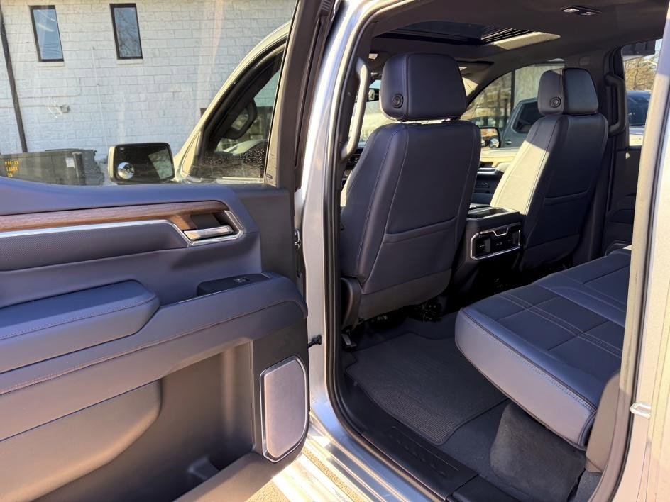 Used 2023 Chevrolet Silverado 1500 High Country w/ Z71 Off-Road Package image 9