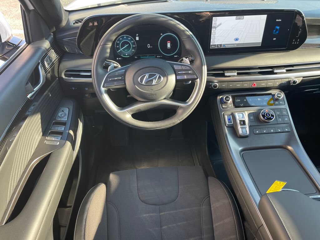 Used 2025 Hyundai Palisade Calligraphy AWD/4WD image 2
