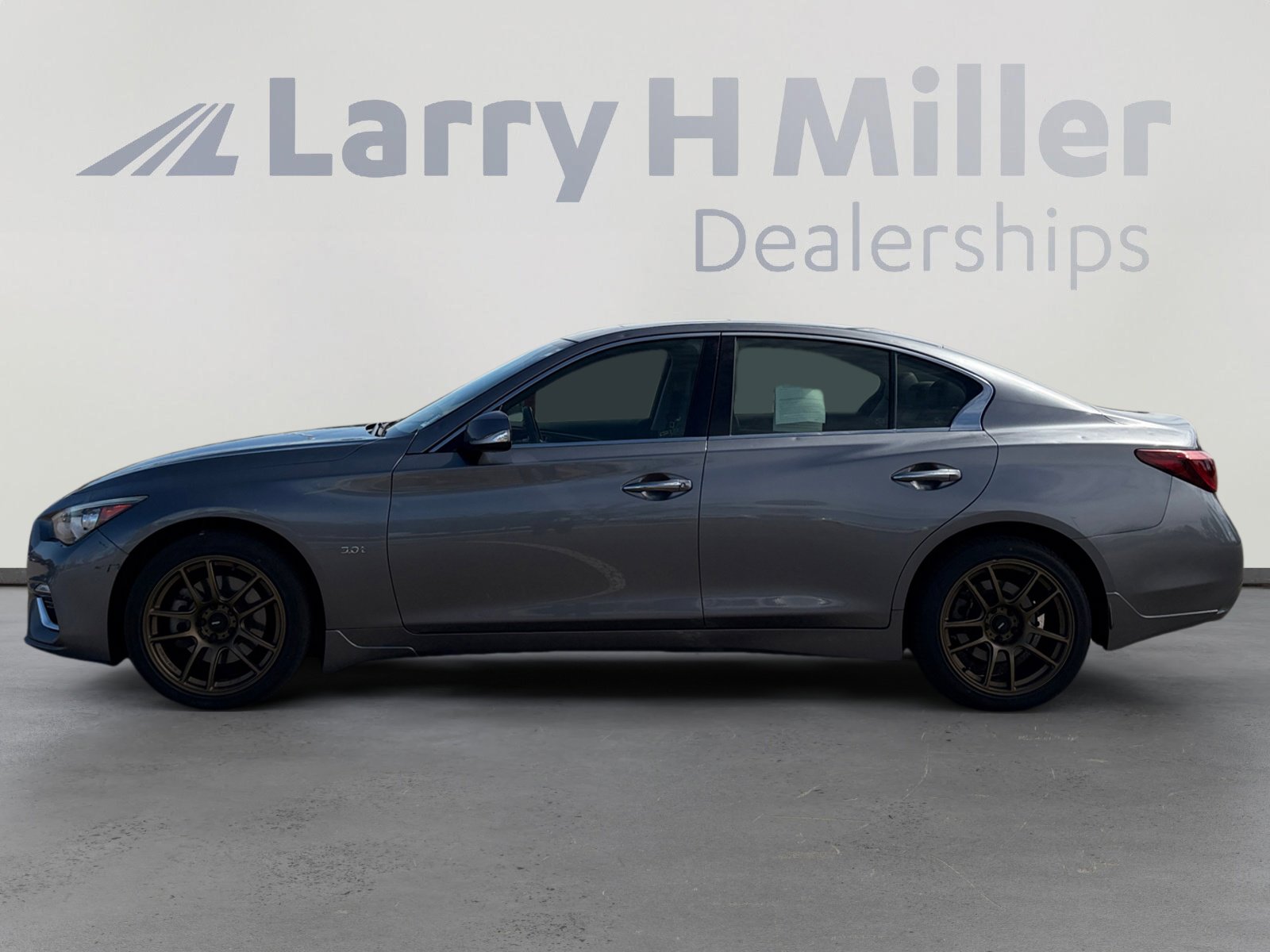 Used 2018 INFINITI Q50 Luxe w/ Essential Package (3.0T Luxe) AWD/4WD image 3