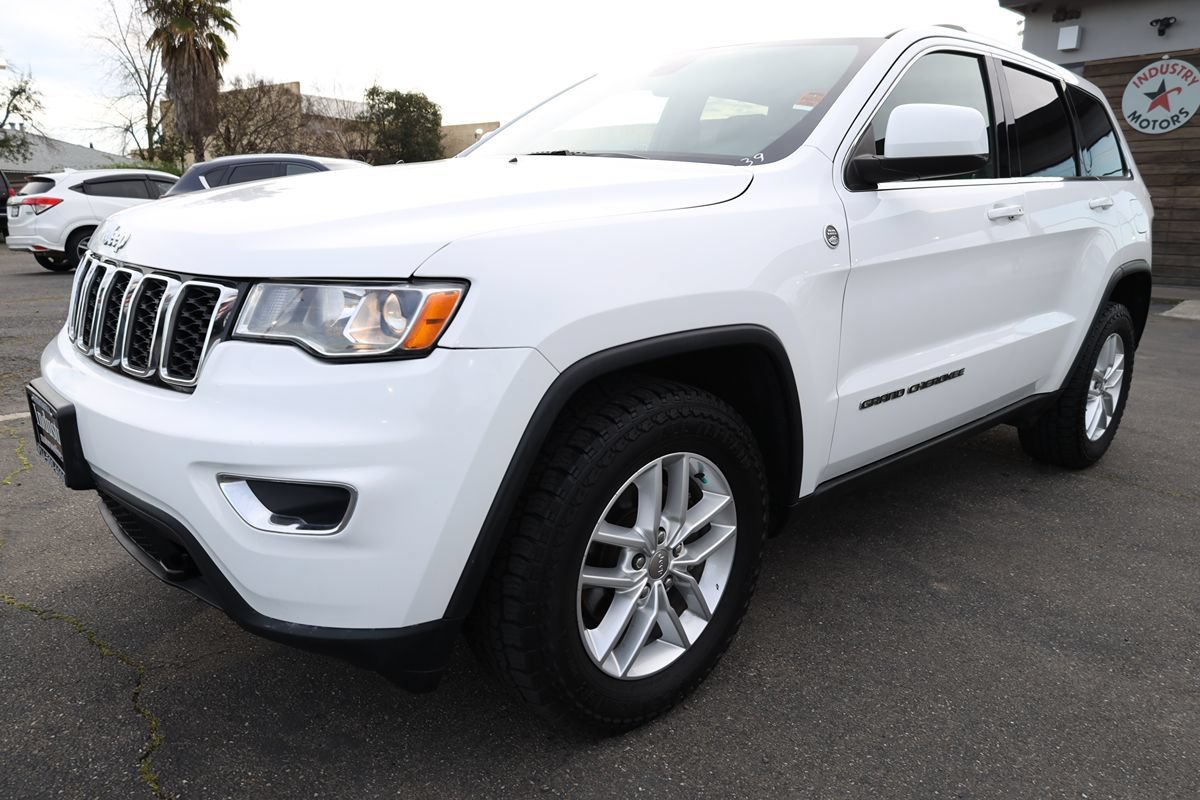 Used 2017 Jeep Grand Cherokee Laredo w/ Quick Order Package 23E AWD/4WD image 35