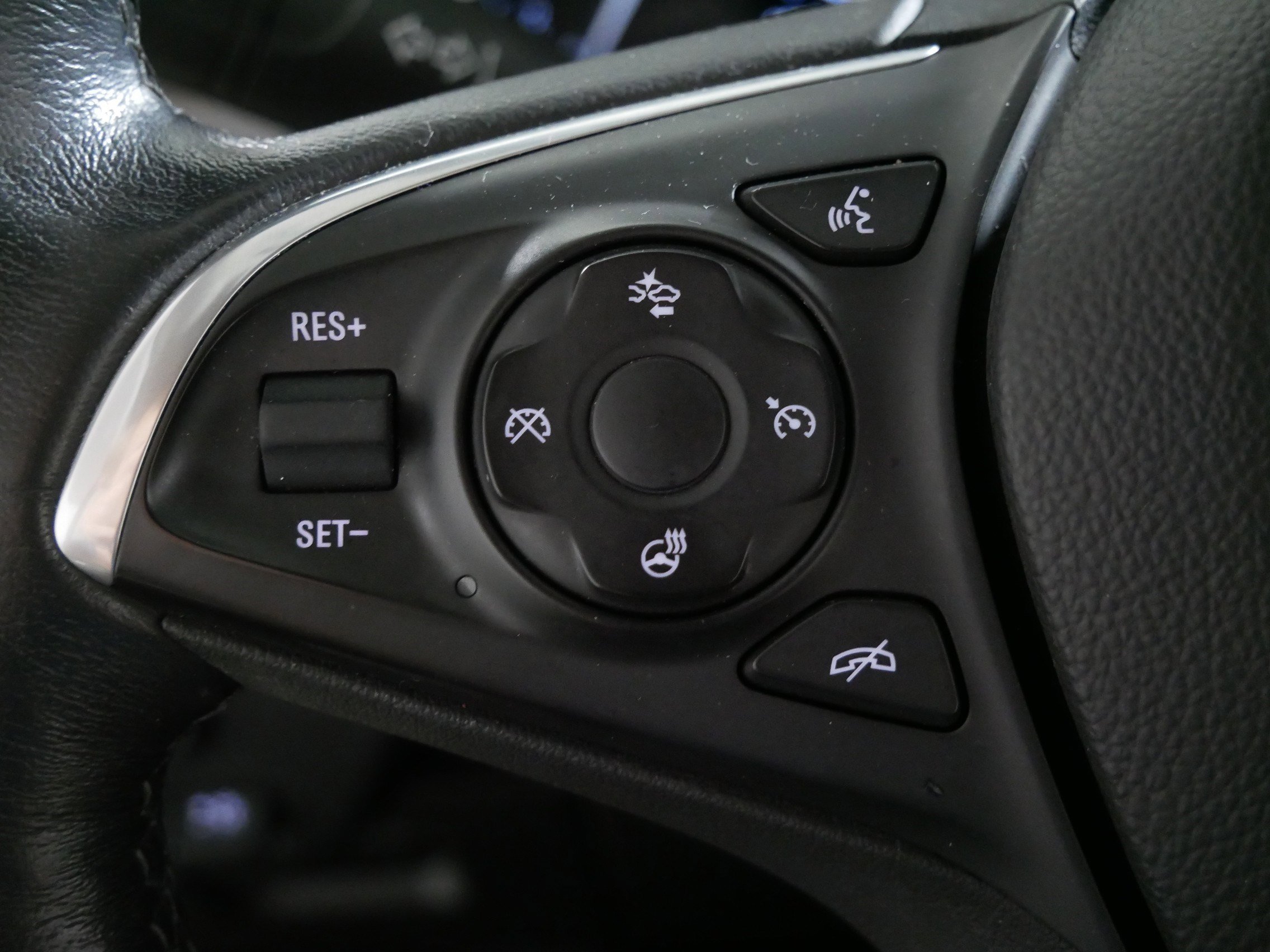 Used 2020 Buick Envision Premium w/ Driver Confidence Package image 28