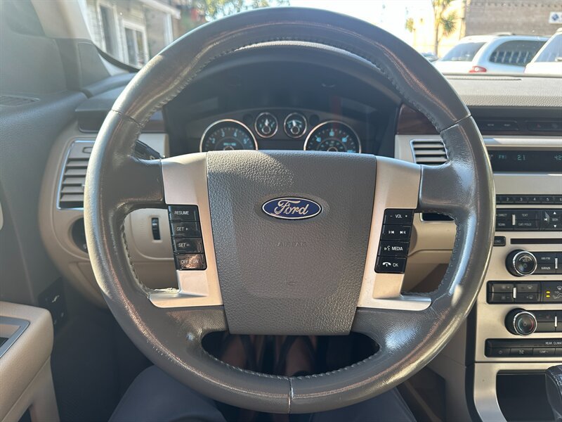 Used 2010 Ford Flex SEL FWD image 22