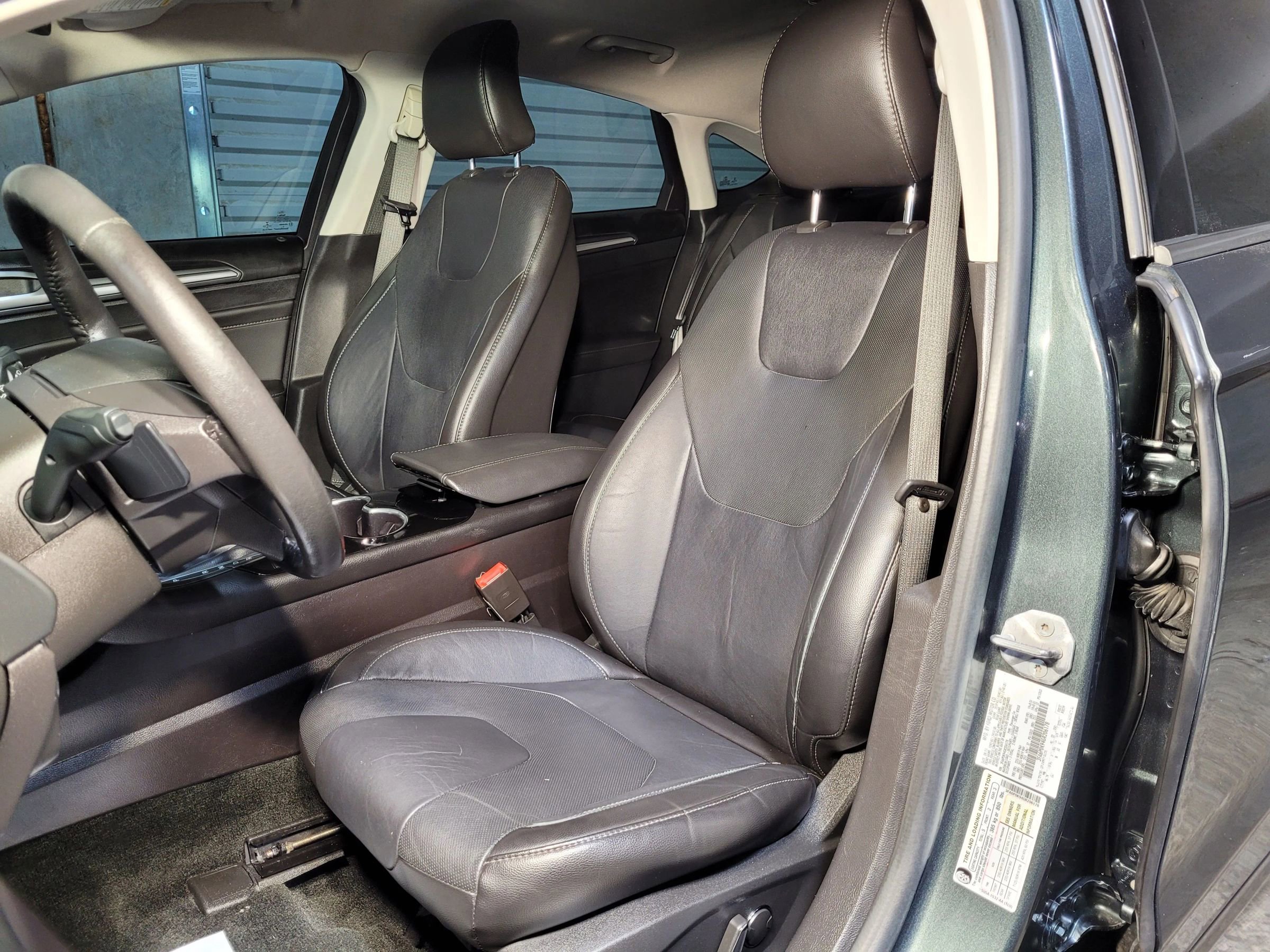 Used 2016 Ford Fusion Titanium image 17