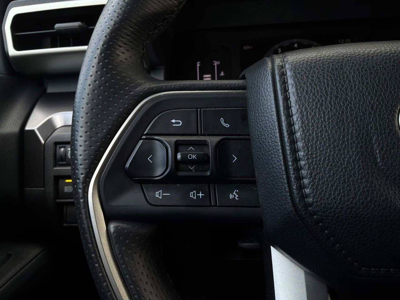 Used 2025 Toyota 4Runner SR5 RWD image 32