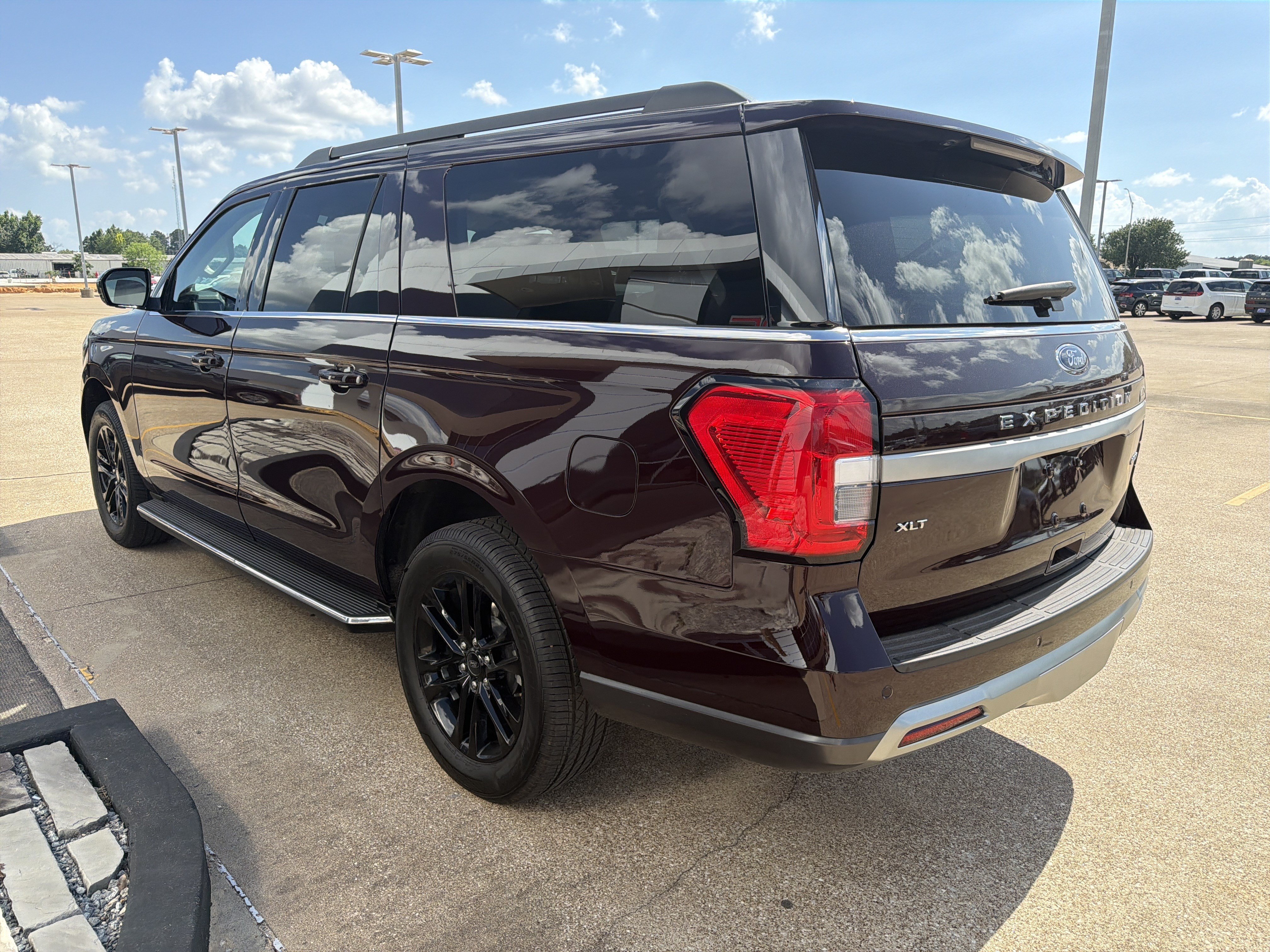 Used 2023 Ford Expedition Max XLT RWD image 4