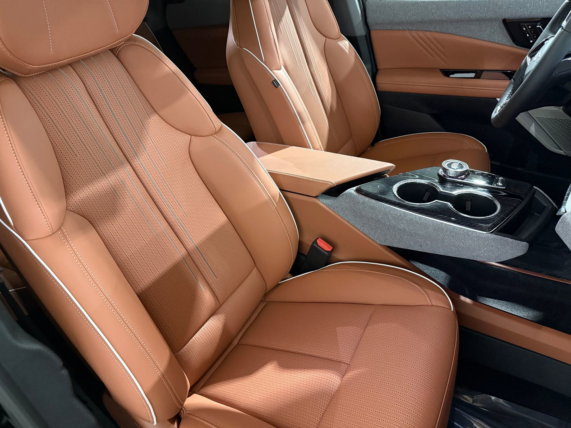 New 2026 Cadillac Optiq Luxury 2 image 52