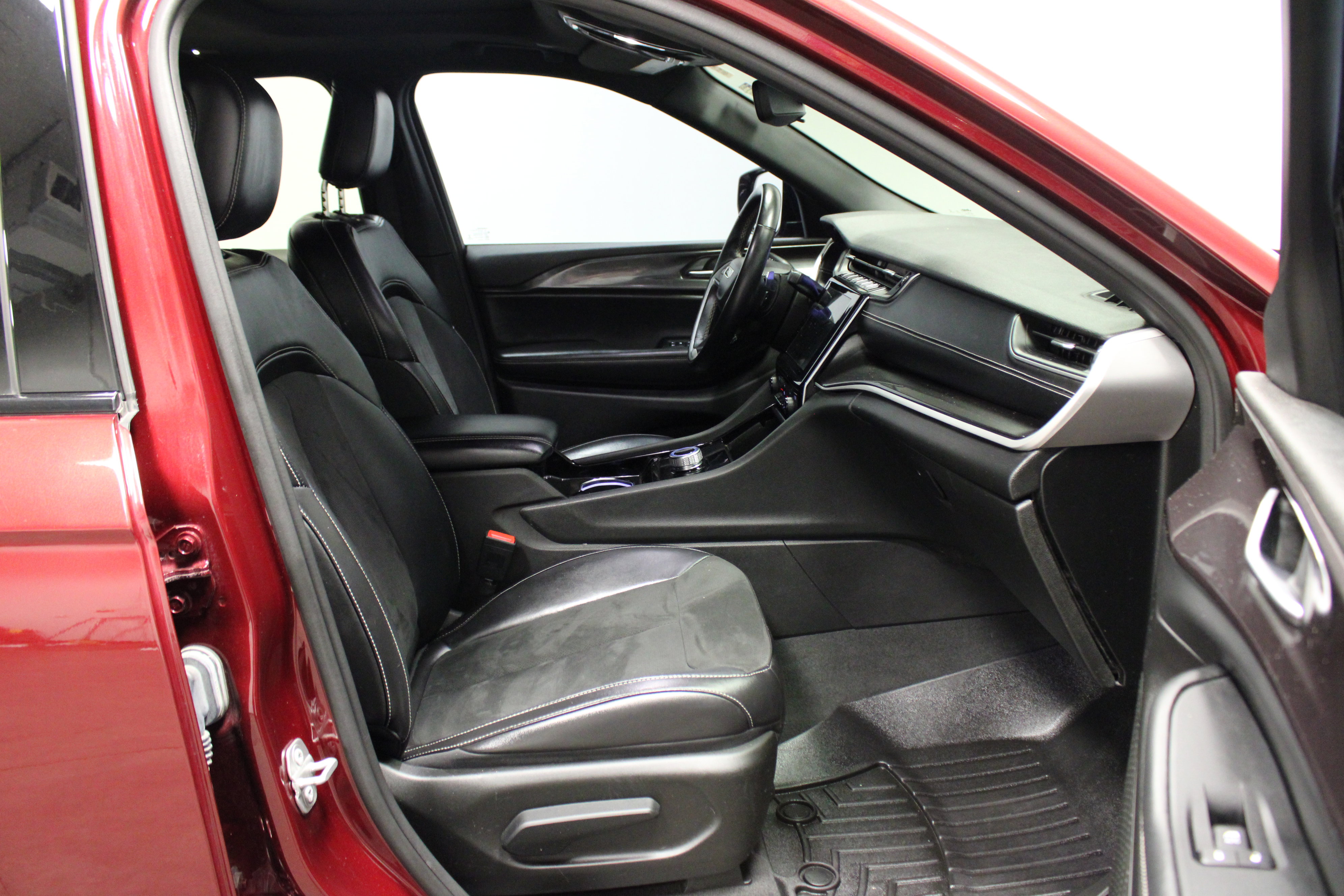 Used 2022 Jeep Grand Cherokee L Laredo image 15