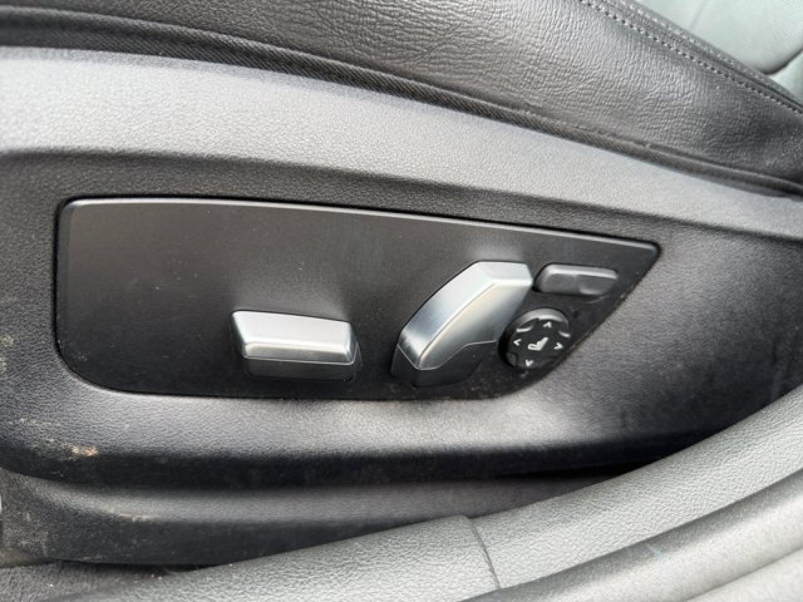 Used 2019 BMW 530e xDrive AWD/4WD image 11