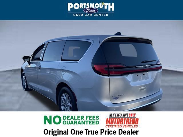 Used 2024 Chrysler Pacifica Touring-L image 29