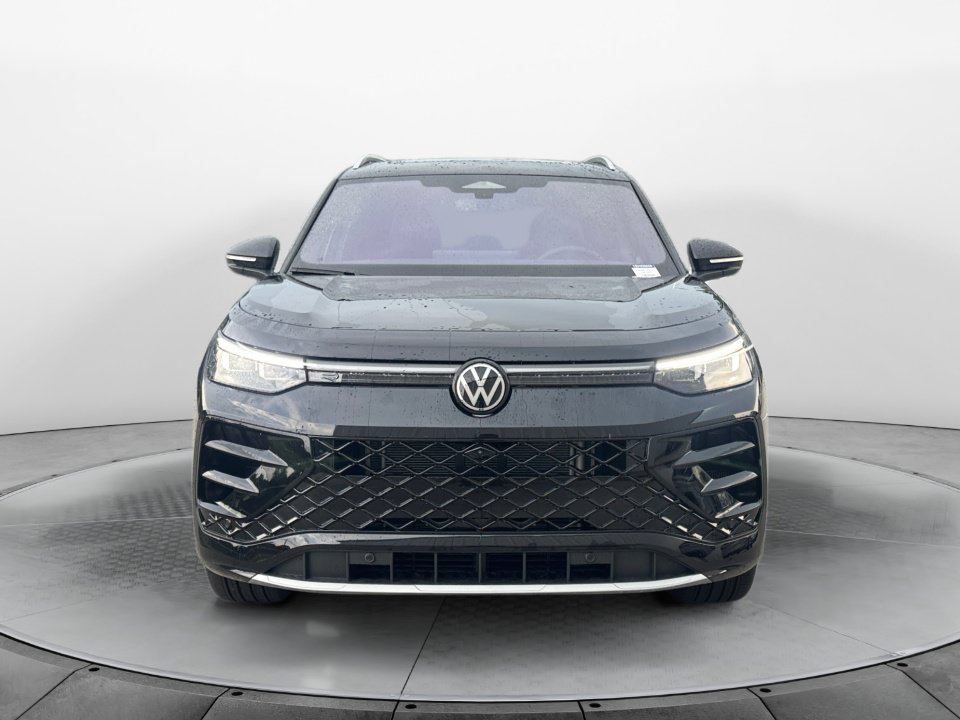 New 2026 Volkswagen Tiguan SEL R-Line AWD/4WD image 2