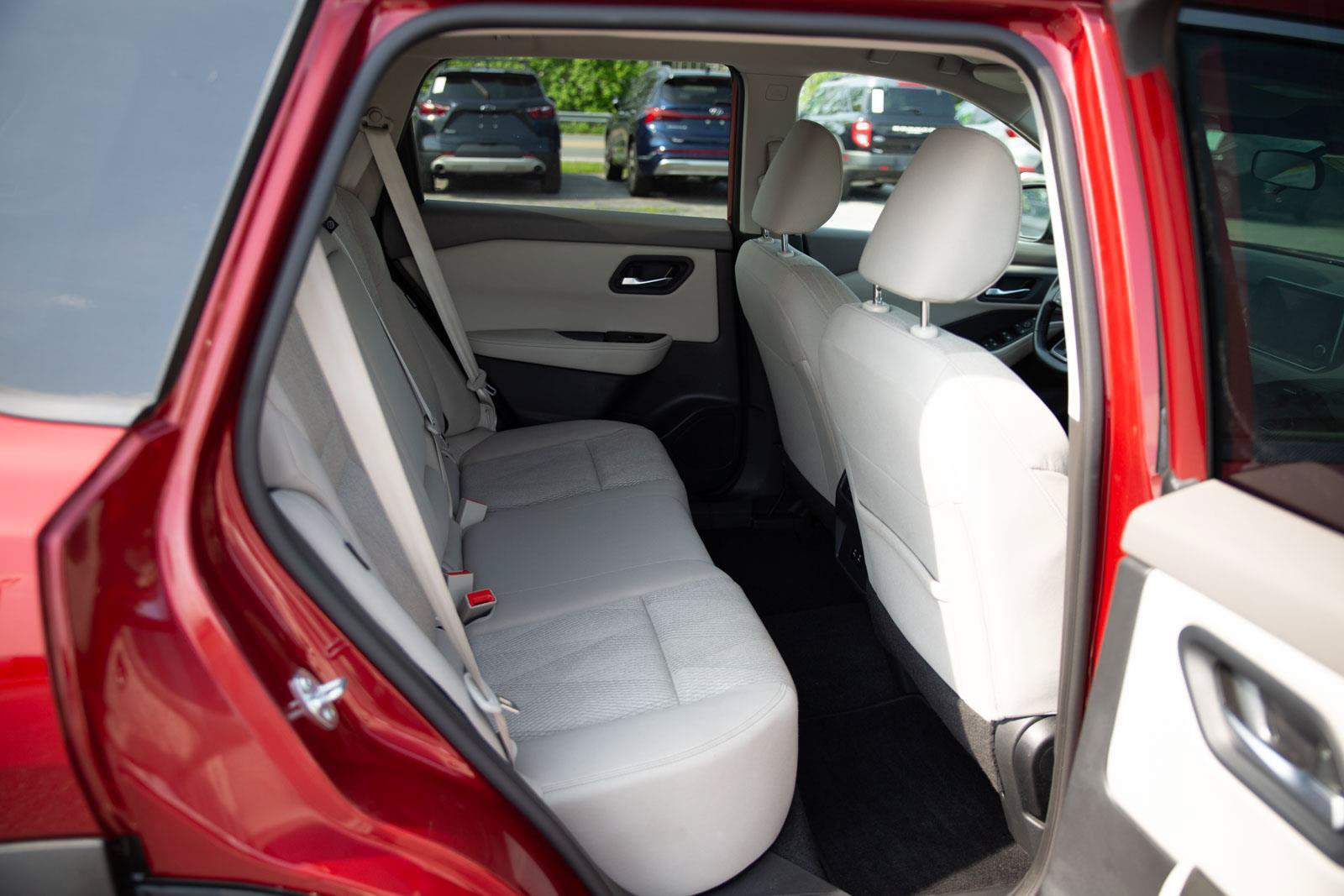 Used 2025 Nissan Rogue SV AWD/4WD image 22