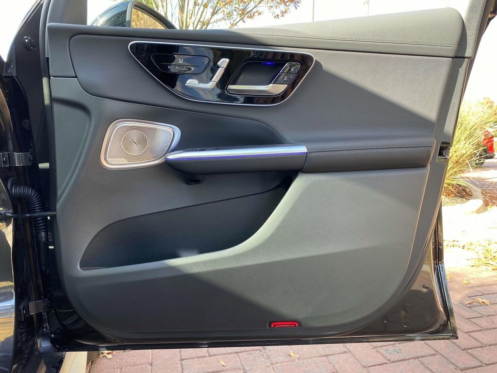 Certified 2025 Mercedes-Benz GLC 300 image 8