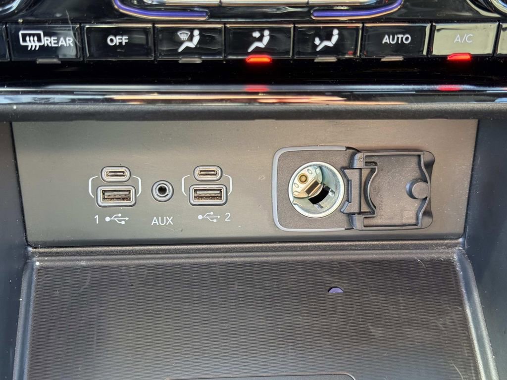 Used 2023 Jeep Grand Cherokee L Laredo image 31