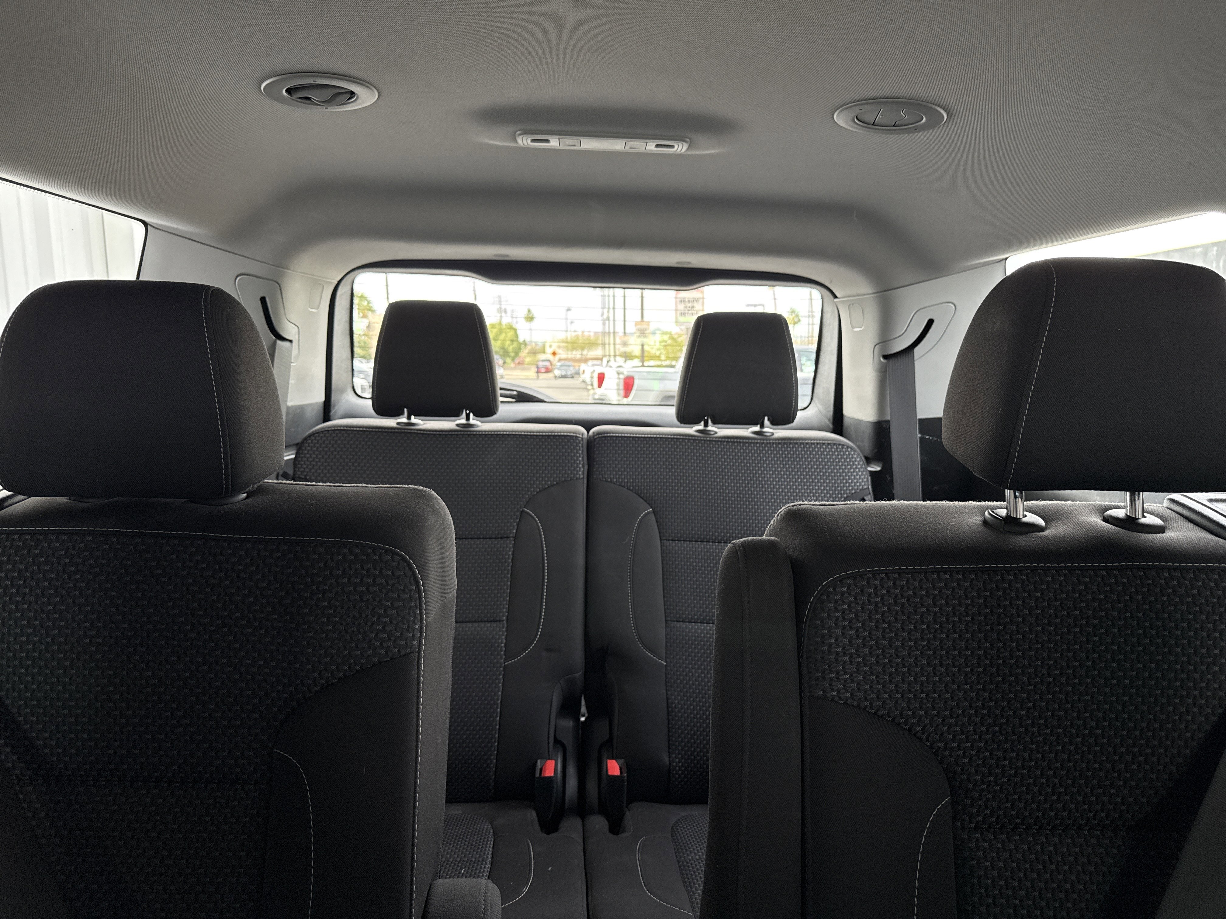 Used 2023 GMC Acadia SLE image 16