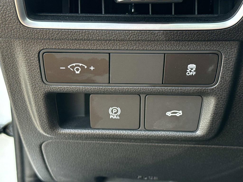 Used 2025 Hyundai Sonata SEL FWD image 31