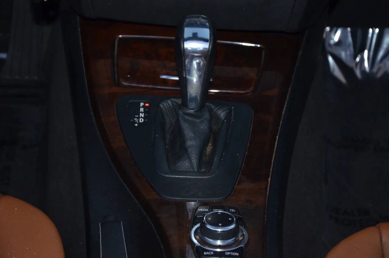 Used 2013 BMW 328i Convertible image 23