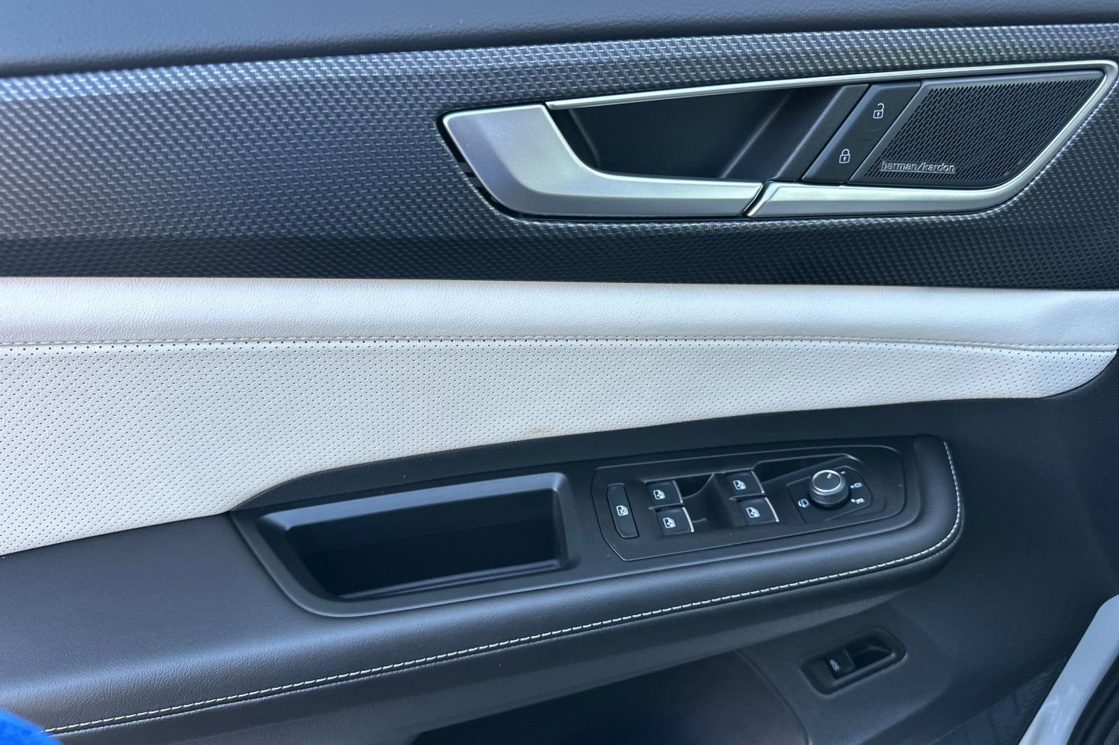 New 2026 Volkswagen Atlas Cross Sport SEL Premium R-Line image 9