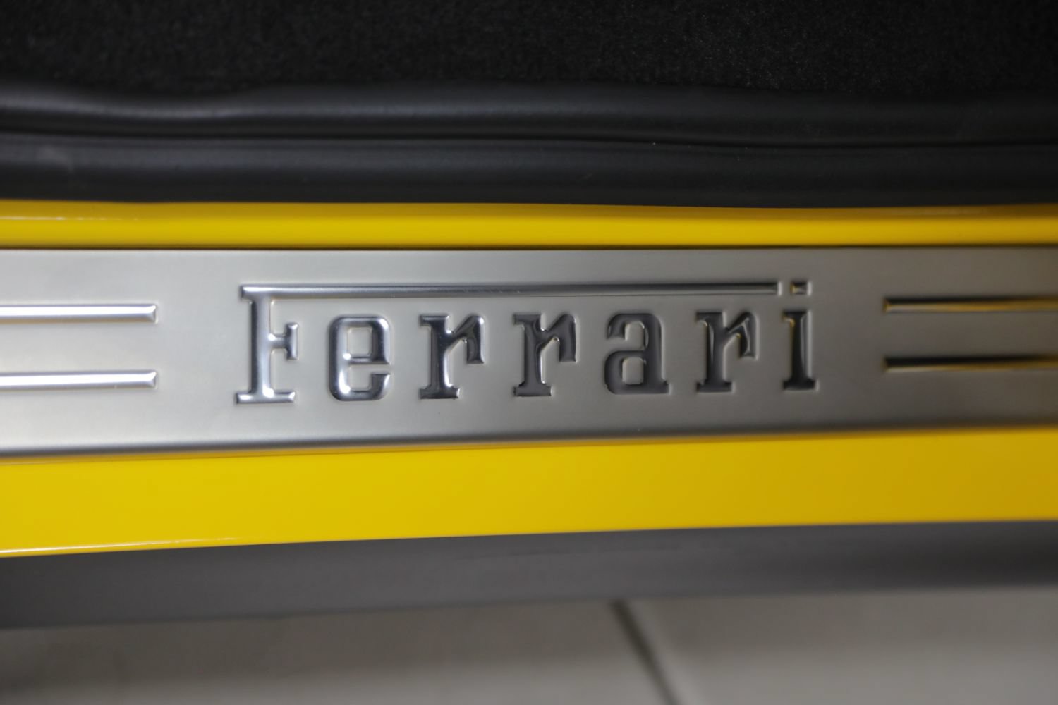 Used 2025 Ferrari SF90 Spider AWD/4WD image 40
