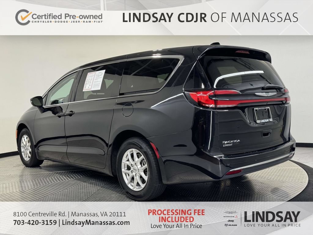 Used 2023 Chrysler Pacifica Touring-L FWD image 7