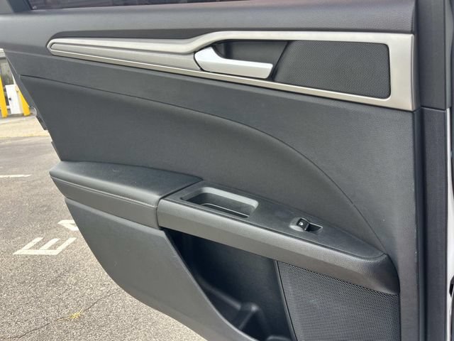 Used 2019 Ford Fusion SE FWD image 17