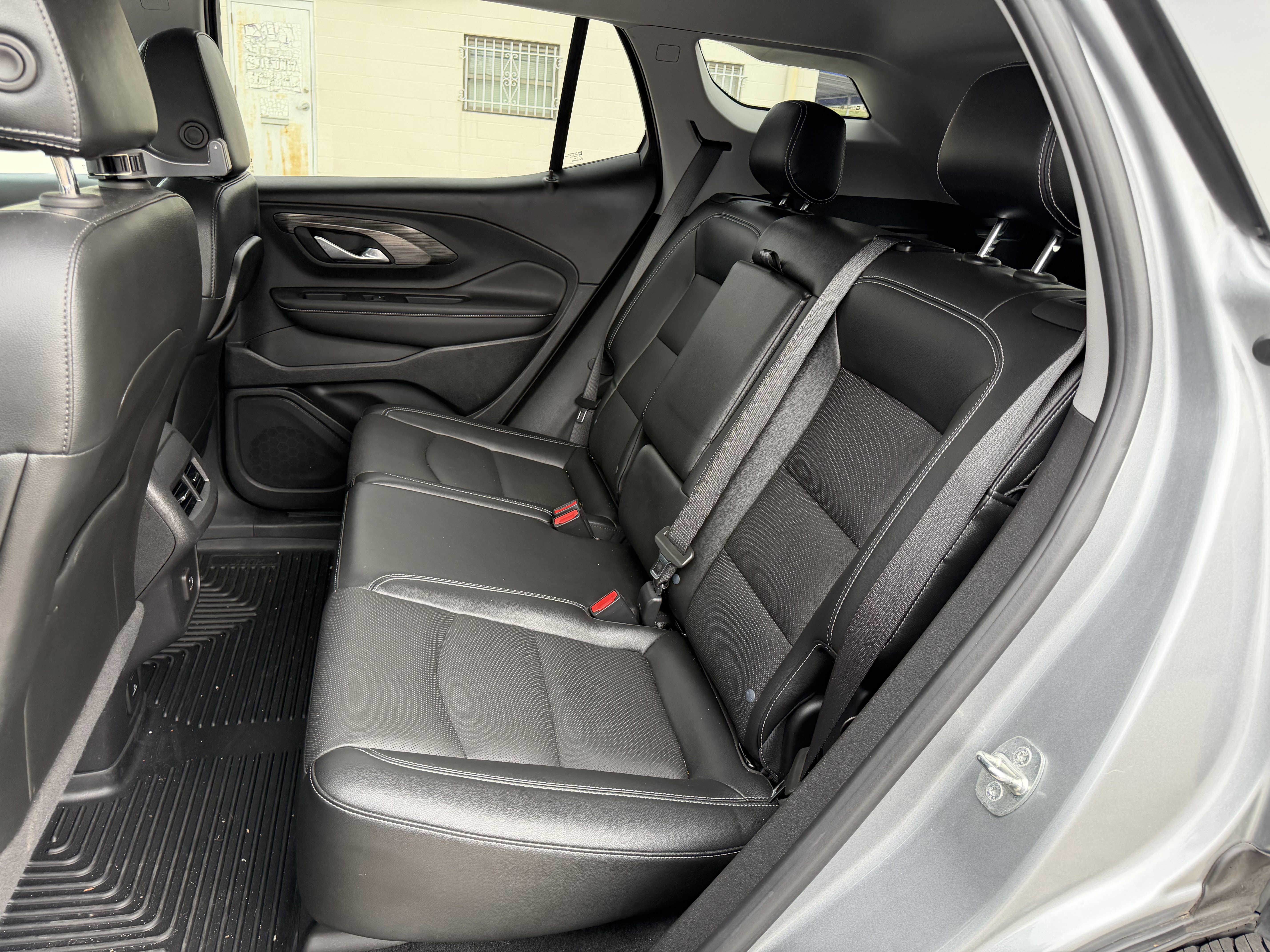 Used 2023 GMC Terrain SLT image 12