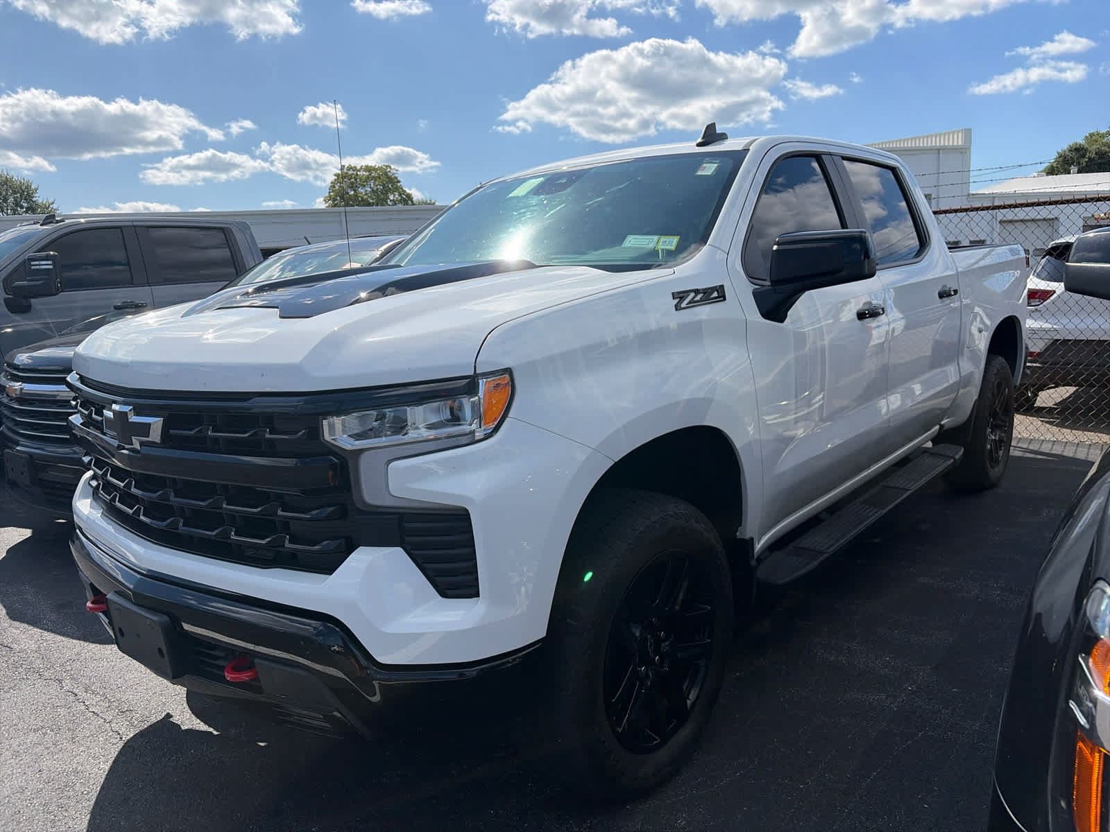 Used 2024 Chevrolet Silverado 1500 LT Trail Boss w/ Convenience Package II AWD/4WD image 1
