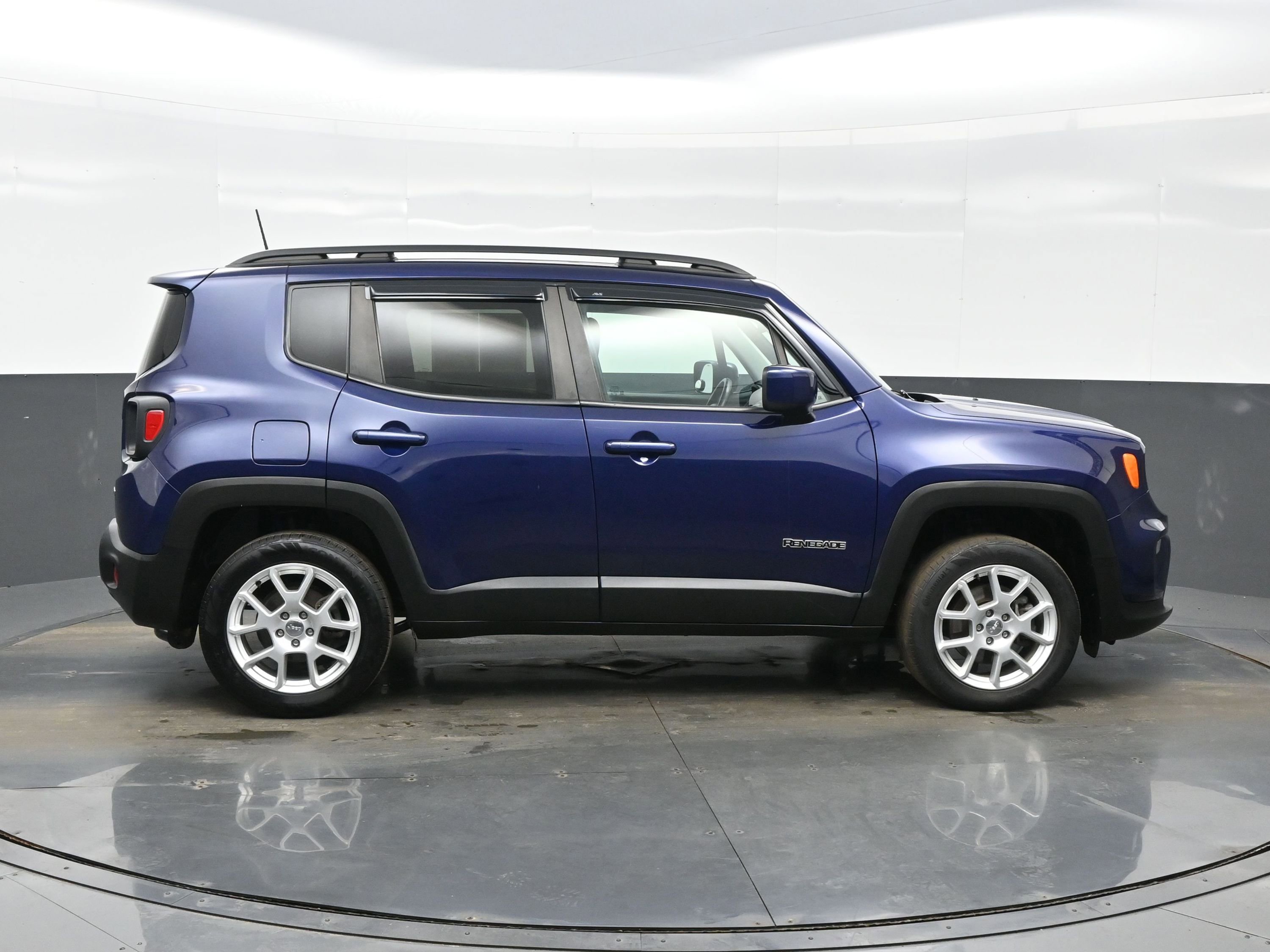 Used 2019 Jeep Renegade Latitude w/ Cold Weather Group image 7
