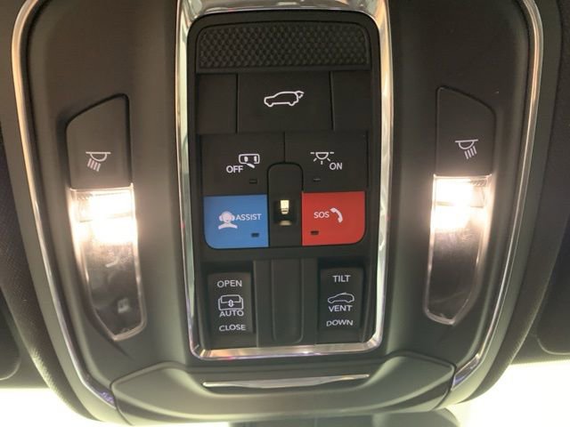 Used 2023 Jeep Grand Cherokee Altitude image 22