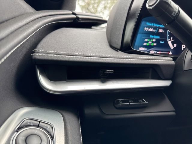 Used 2025 Chevrolet Corvette Z06 image 8