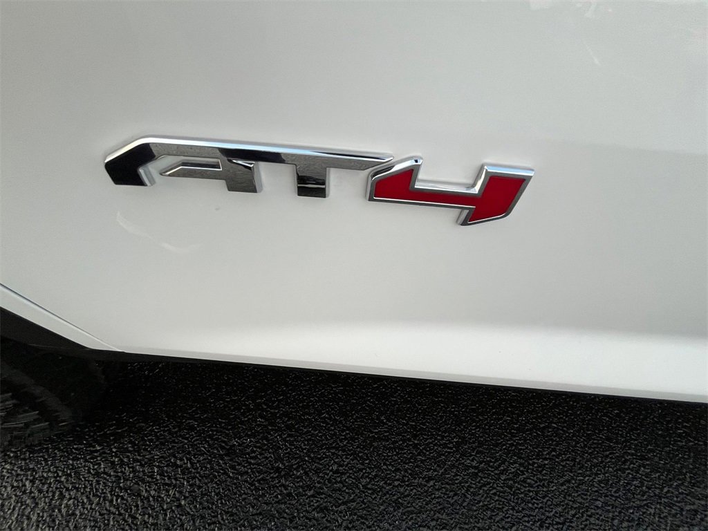 Used 2025 GMC Acadia AT4 image 9