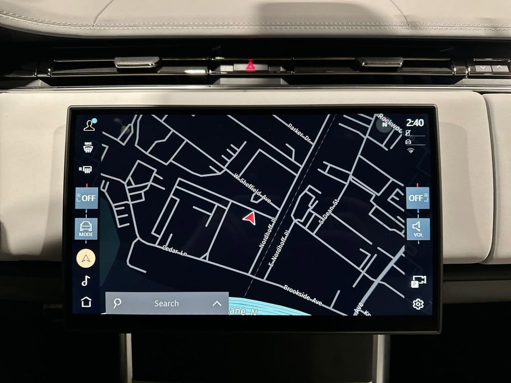 Used 2025 Land Rover Range Rover SV image 18